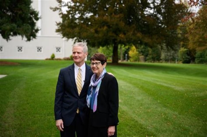 Elder David A. Bednar and leaders at the Bentonville Arkansas Temple.