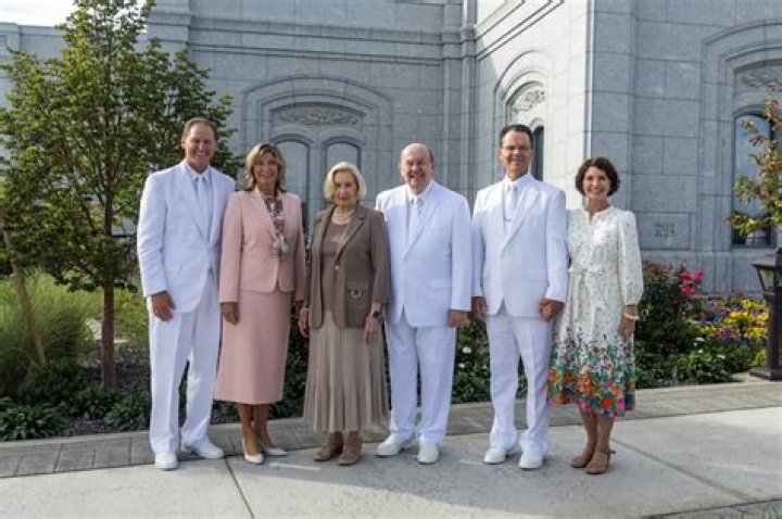 From left, Elder Mark A. Bragg, General Authority Seventy and president of the Church&rsquo;s North America West Area, and his wife, Sister Yvonne Bragg; Elder Quentin L. Cook of the Quorum of the Twelve Apostles and his wife, Sister Mary Cook; and Elder Shayne M. Bowen, General Authority Seventy and assistant director of the Temple Department, and his wife, Sister Lynette Bowen, pose on the Moses Lake Washington Temple grounds in Moses Lake, Washington, Saturday, Sept. 16, 2023.