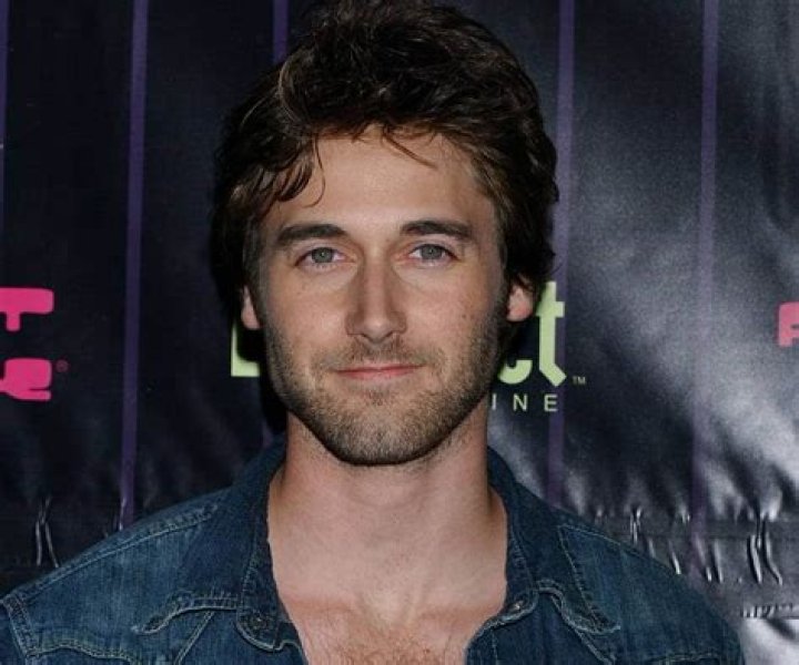 Ryan Eggold Biography, Height & Life Story Super Stars Bio